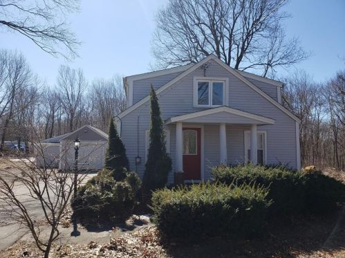 61 North St, Waterbury, CT 06716-1317