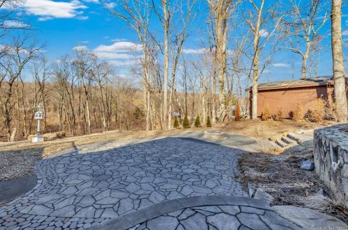 23 Treeland Rd, Huntington CT  06484-2730 exterior
