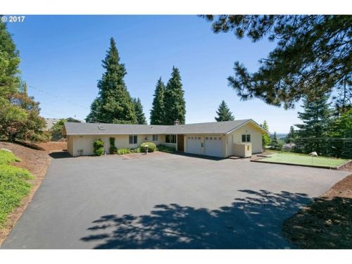 1025 Red Hills Dr, Dundee, OR 97115-9685