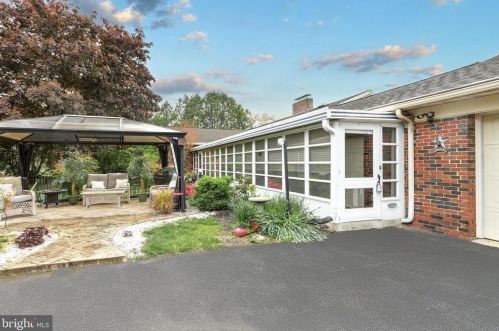 121 Blooming Grv Rd, Hanover PA 17331-8534 exterior