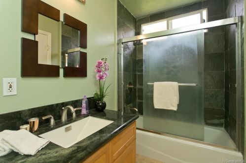 39 Makaweli St, Honolulu HI  96825-2148 exterior