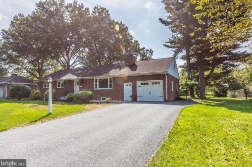 64 Corry Ave, Lancaster, PA 17601-3932