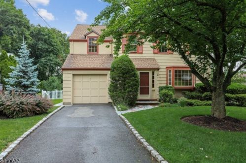 25 Silver Spring Rd, Town Center, NJ 07052-4317