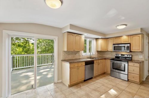 160 River Rd, Huntington CT  06484-4444 exterior
