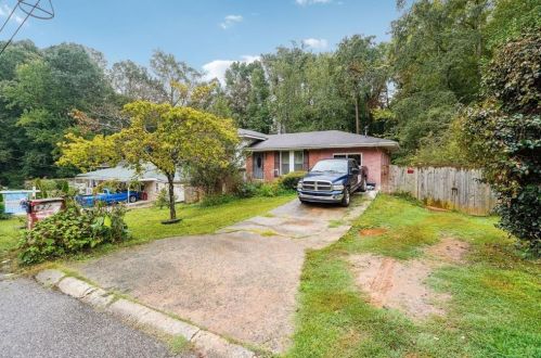 927 Slash Pine Rd, Forest Park, GA 30297-4126