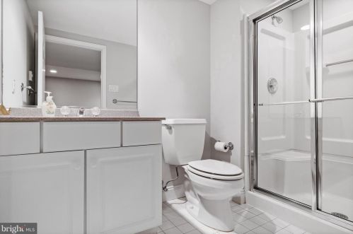 3 Kings Ln, Tavistock NJ 08033-1230 exterior