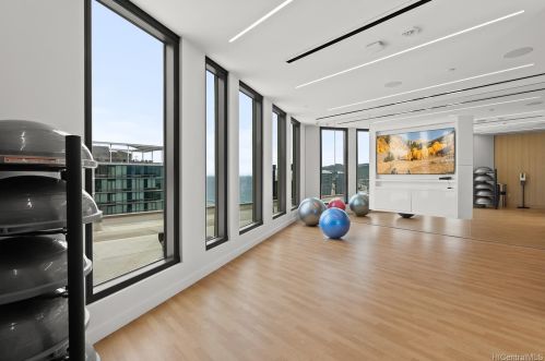 987 Queen St, Honolulu HI  96814-4118 exterior