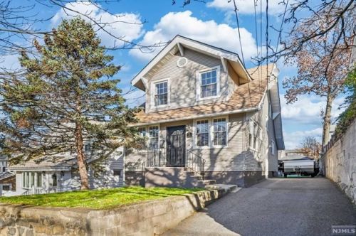 55 Oakwood Ave, Bogota, NJ 07603-1717