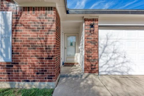 273 Town Lake Bnd, Uhland TX  78640-5171 exterior