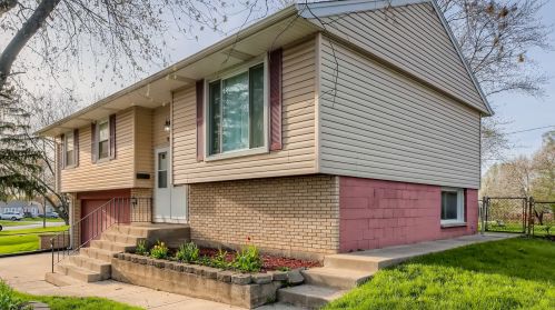 917 Meadow Ln, Streamwood, IL 60107-2113