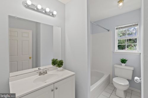 5 Garfield Way, Princeton NJ  08540-1669 exterior