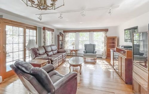 31 Keeler Ave, Norwalk CT  06854-2307 exterior