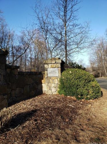 72 Little Fox Run, Huntington, CT 06484-1666