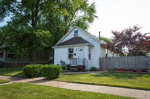 1325 Lincoln St, North Chicago, IL 60064-1422