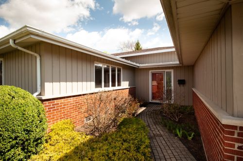 1221 Prairie Lawn Rd, Glenview, IL 60025-2611