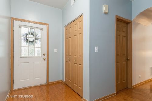 1846 Golden Gate Ln, Naperville, IL 60563-2340