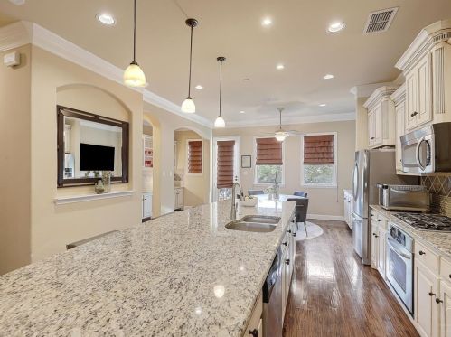 4233 Haskell Dr, Carrollton TX 75010-4280 exterior