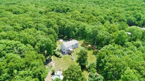 320 Laurelwood Dr, Colchester, CT 06420-3930