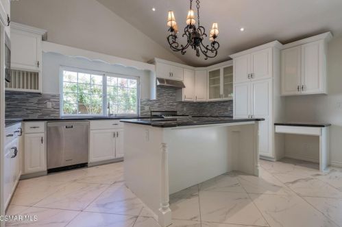 908 Hillview Cir, Simi Valley, CA 93065-4306