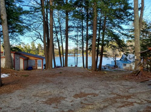 7 Emery Ln, Manchester, ME 04351-3816