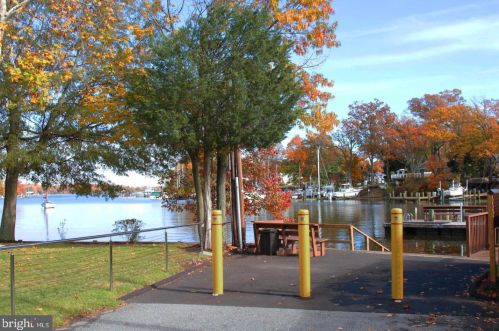 664 Dill Rd, Severna Park MD 21146-4120 exterior