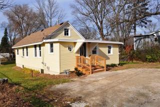 34796 Holman Ave, Volo, IL 60041-9541