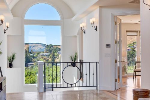 19 Cecilia Ct, Tiburon, CA 94920-2190