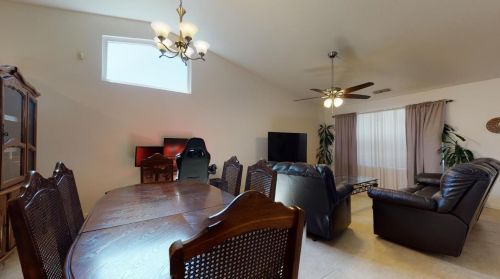 712 Carrboro Ln, Modesto, CA 95357-1406