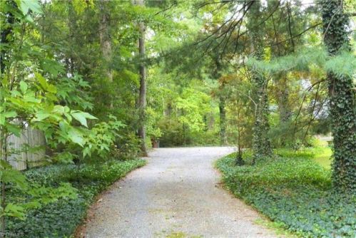 910 Westridge Rd, Greensboro, NC 27410-4506