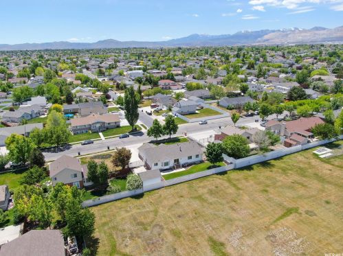 4662 8450, Taylorsville UT exterior