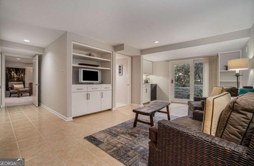 887 Berkshire Rd, Atlanta GA  30324-4929 exterior