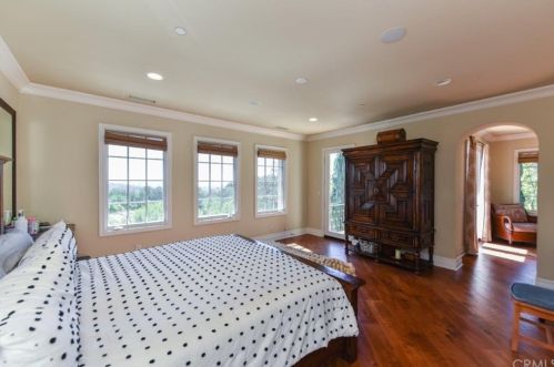 25 Blue Smt, Irvine CA  92603-0168 exterior