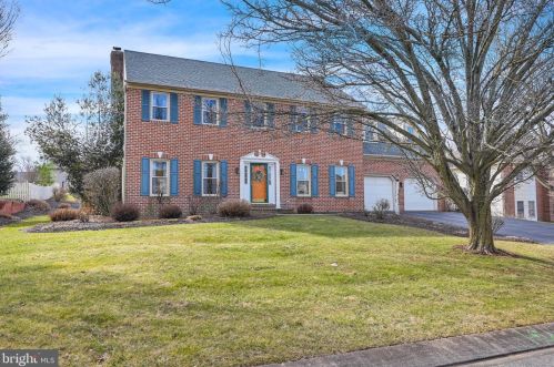 2714 Primrose Ln, York, PA 17402-8897