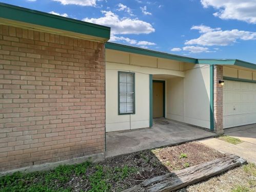 1749 Cricket Hollow Dr, Austin TX  78758-4254 exterior