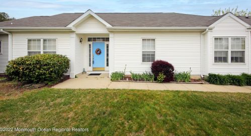 9 Gabriella Cir, Lakehurst, NJ 08759-6079