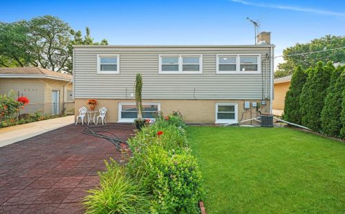 8830 Elmore St, Niles IL 60714-2413 exterior