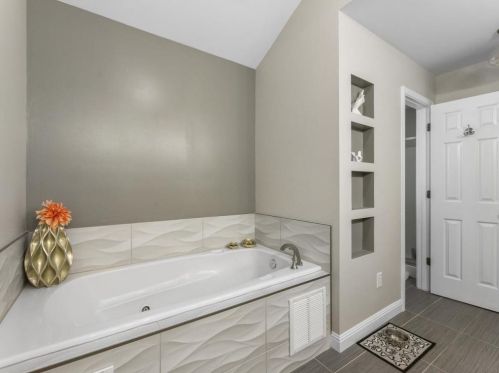 1193 Club Walk Dr, Atlanta, GA 30319-2672