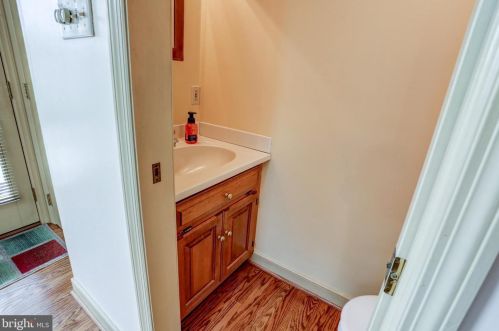 1321 Cheves Pl, Lancaster PA  17603-4943 exterior