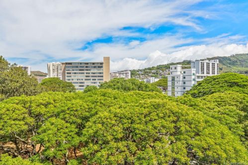 1521 Punahou St, Honolulu HI  96822-4671 exterior