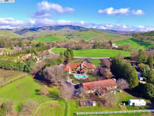 5655 Bruce Dr, Pleasanton, CA 94588-9540