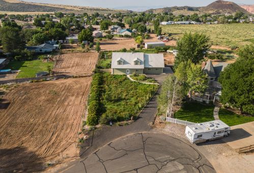 1415 Agate Ct, Saint George, UT 84770-6156