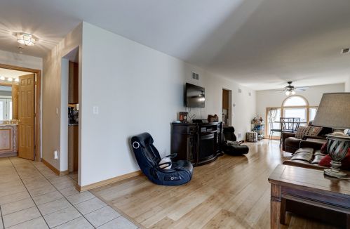 153 Arapahoe Trl, Carol Stream IL  60188-1701 exterior