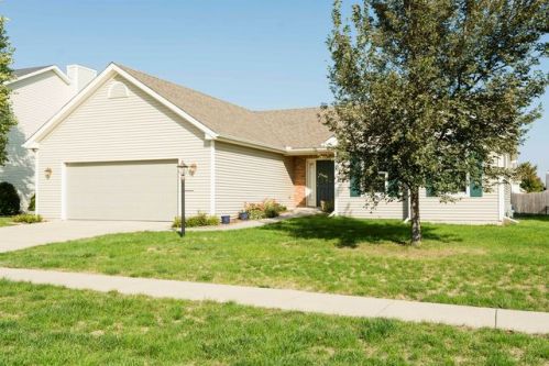 404 Trefoil, Savoy, IL 61874-8526