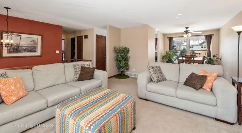 725 Elm St, Barrington Hills, IL 60102