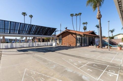 1600 Vista Way, Vista CA 92084-3424 exterior