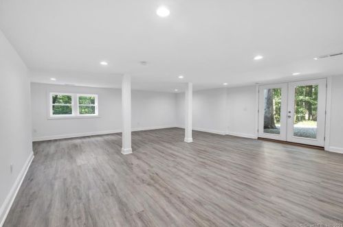 885 Main St, Upper Stepney CT  06468-2811 exterior