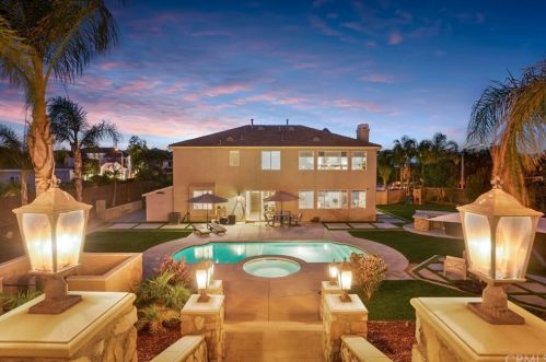 17426 Half Moon Ct, Riverside CA  92503-7055 exterior
