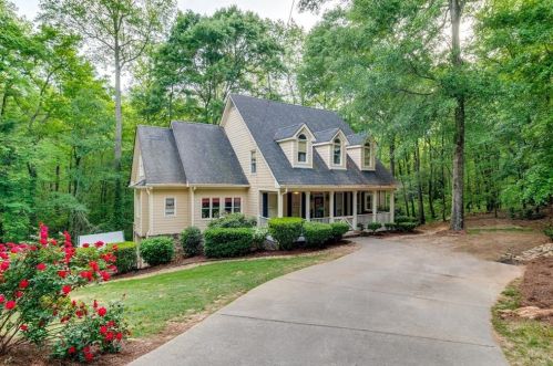 3135 Berry Rd, Loganville, GA 30052-6639