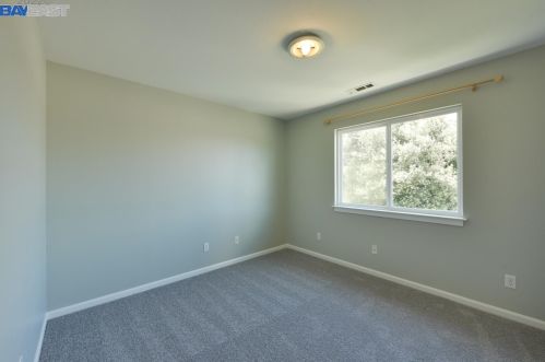 285 Stoakes Ave, San Leandro CA 94577-1735 exterior