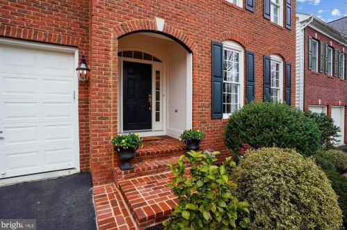 8306 Newby Bridge Dr, Lorton, VA 22079-5005